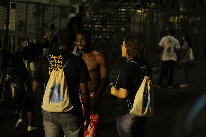 Impactantes evangelizam nas ruas do Rio